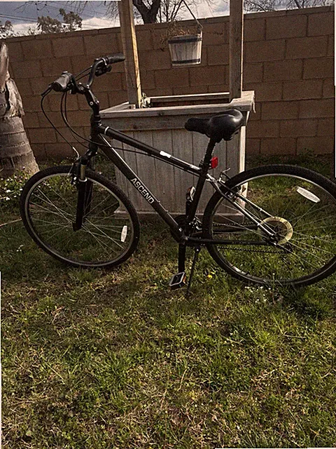 Ascend Alafia 700c hybrid bike.